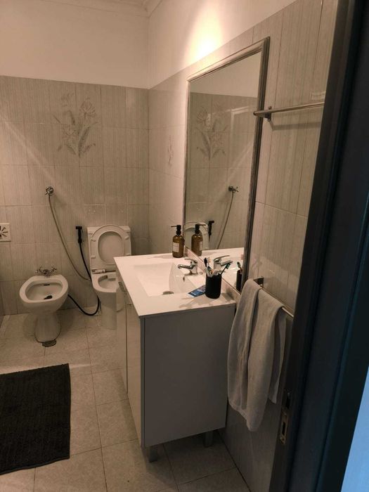 Quarto para arrendar Odivelas rua Júlio Dinis 6