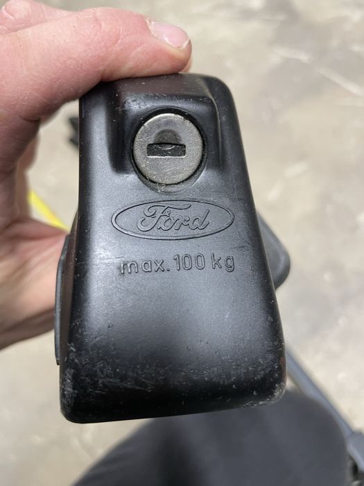 Belki poprzeczne relingi FORD czarne