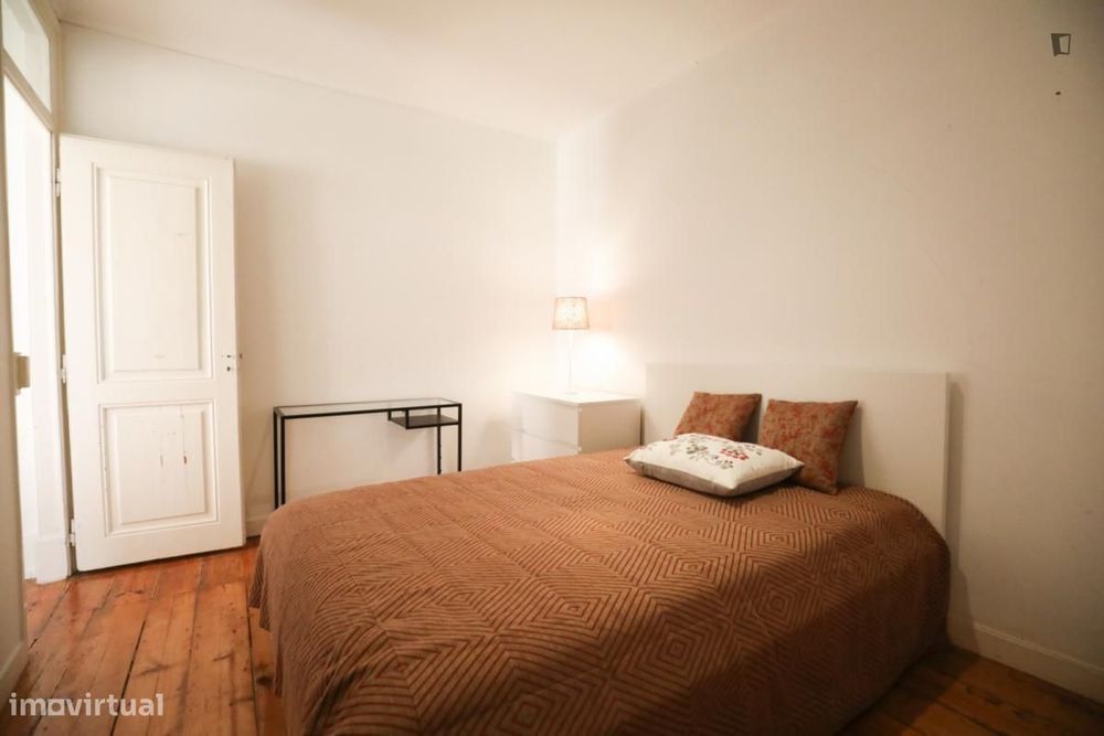 Quarto - localizado em Arroios Lisbon