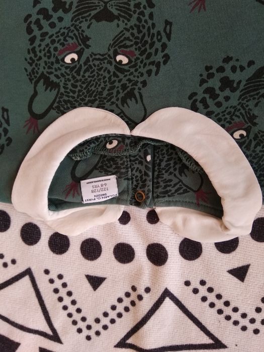 Sweter bluzka w koty 122/128 Polarn O. Pyret