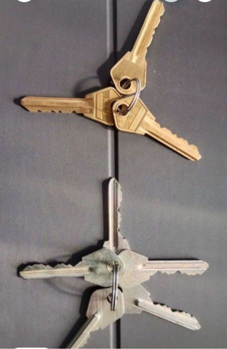 Продам подкову, ключи к замкам