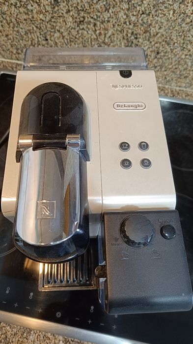 Máquina Nespresso Latissima Delonghi
