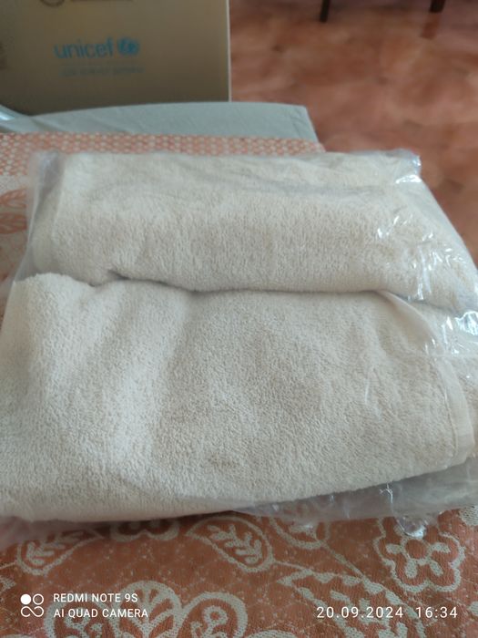 Полотенца новые,белые.