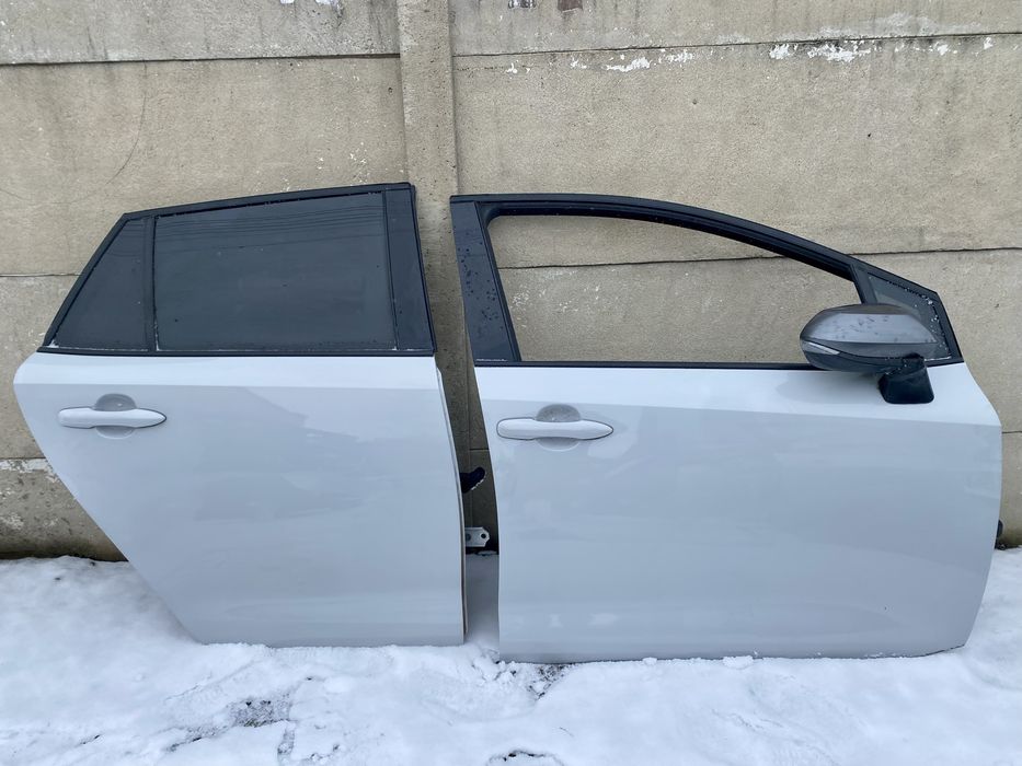 Toyota Corolla E21 19- Drzwi Prawe Przód Przednie Tył Tylne BDB 089