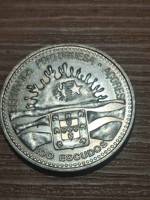 Moedas comemorativas de 100 escudos