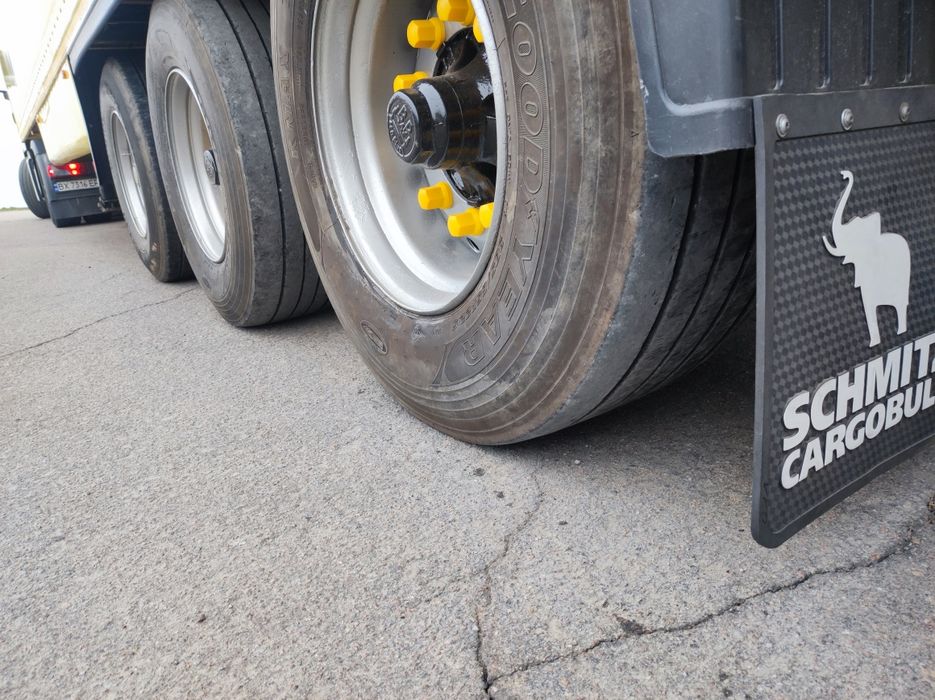 Термічка почтовик 2013  полуприцеп фургон  будка свіжопригнаний