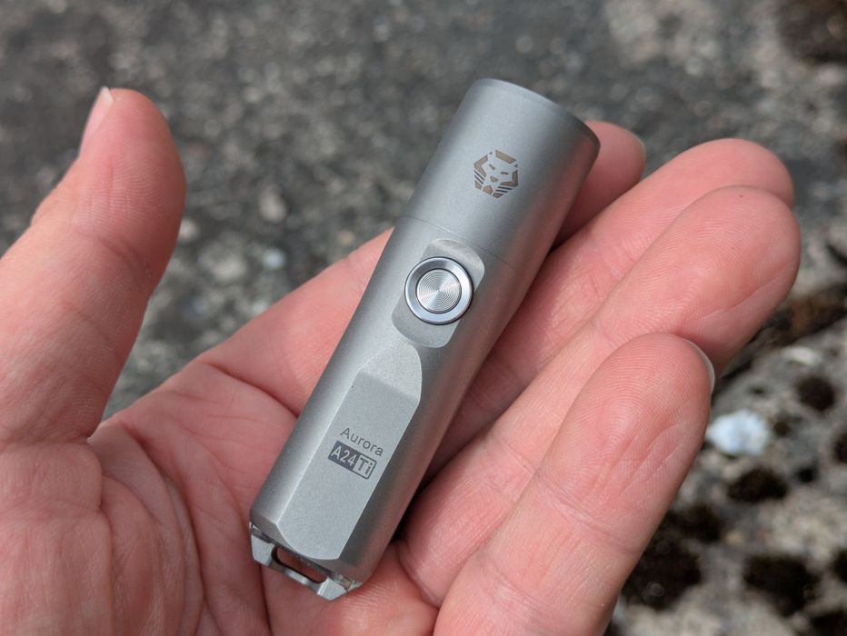 Latarka LED Rovyvon Aurora A24 Ti Titanium  tytan