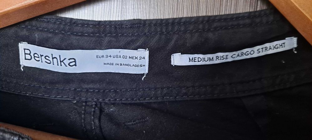 czarne spodnie cargo Bershka r. 34/XS