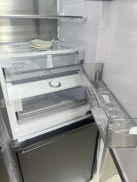 Холодильник для вмонтування Samsung