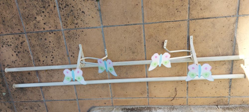 Duplo varão para quarto de criança