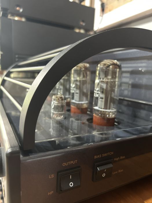 Amplificador a válvulas PRIMALUNA EVO 200 com entrada phono.