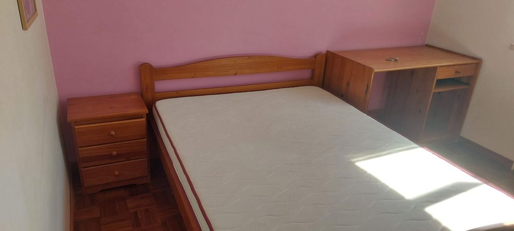 Mobília de quarto em pinho