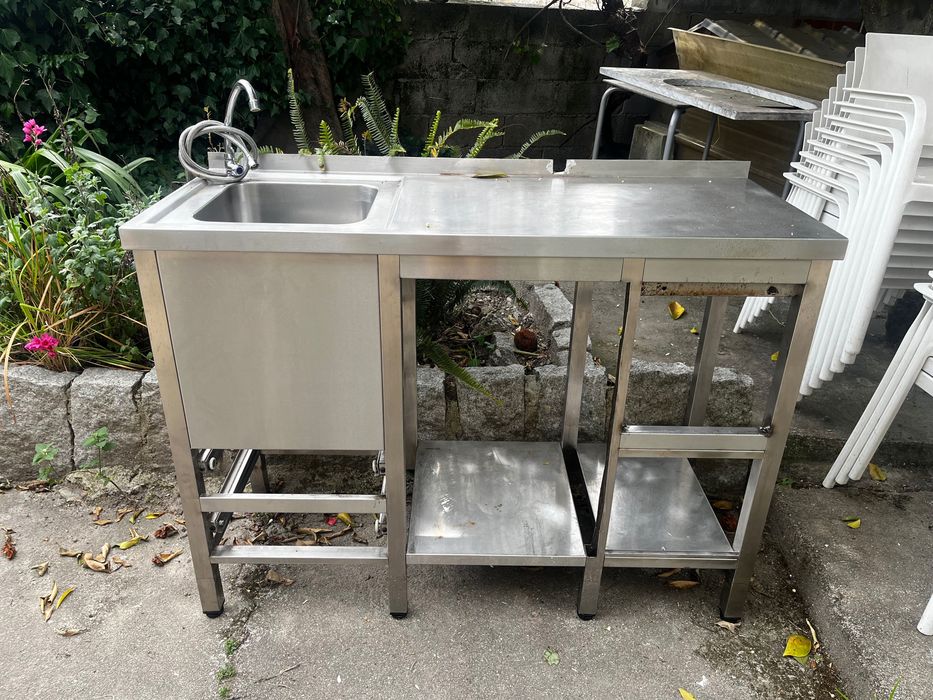2 balcões de inox industriais
