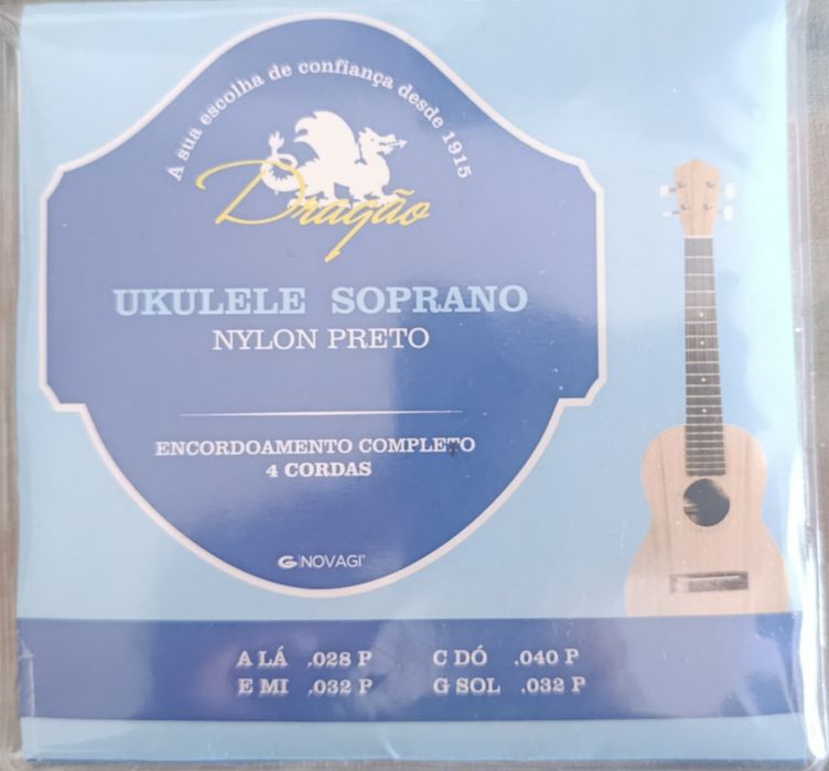 Ukulele com saco+cordas+palheta
