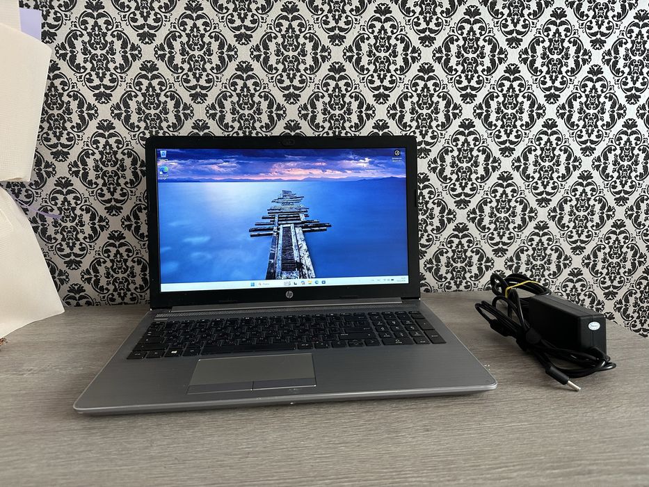 Ноутбук HP 250 G7 / i3-7020U / 16GB RAM / SSD + HDD