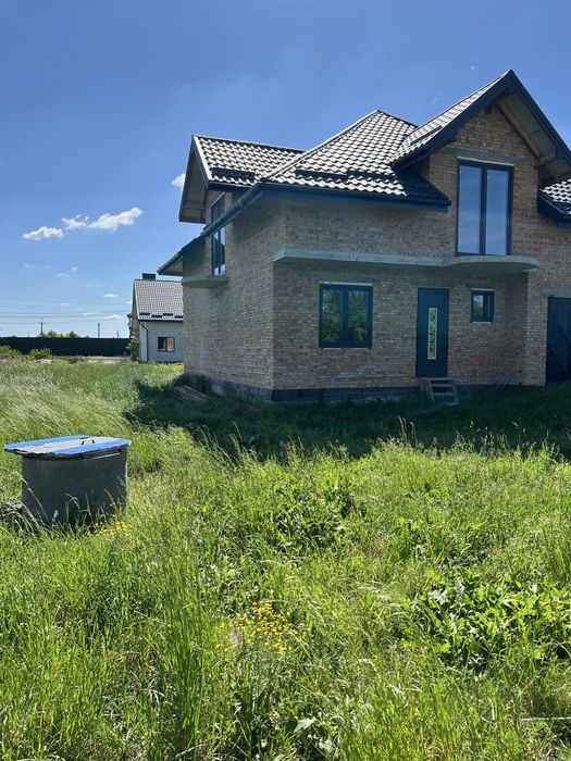 Продаж будинку біля Львова