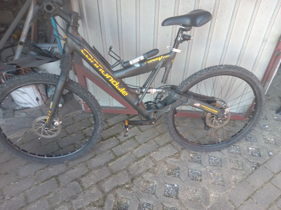 Rower Cannondale SuperV700.