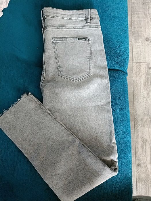 Nowe spodnie jeans