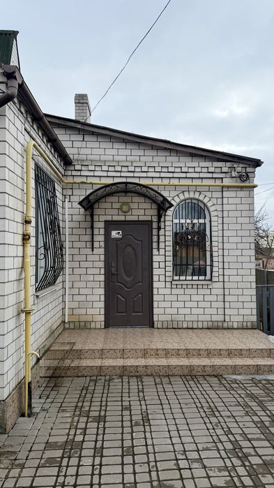 Продається двох поверхова квартира