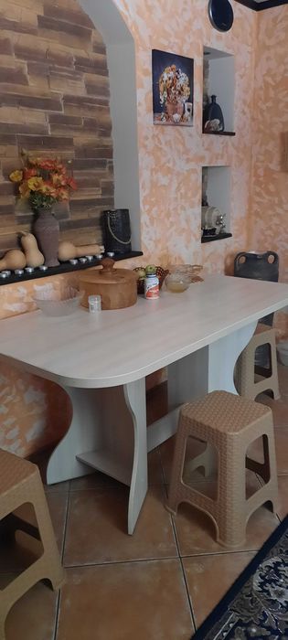 Стіл обідній для кухні