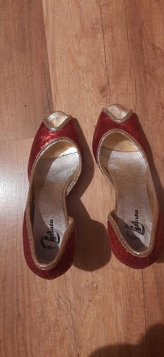 Sylwestrowe buty damskie Bata r. 38