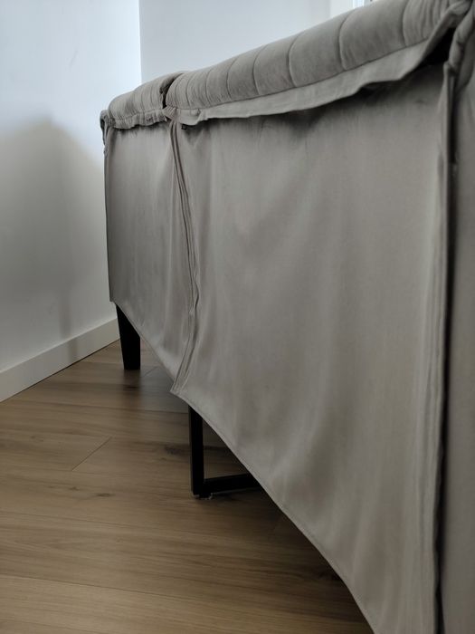 Sofá 3 Lugares em Veludo Cinzento – Elegante e em Excelente Estado