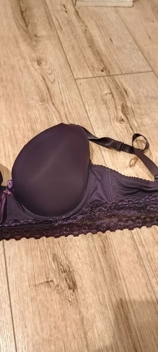 Biustonosz z koronką