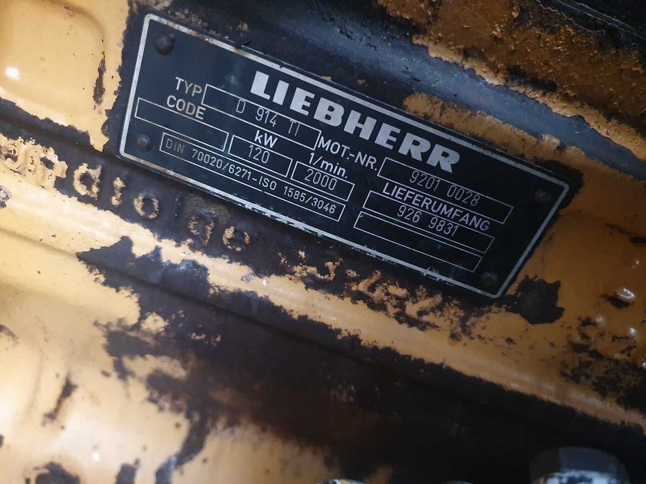 koparka liebherr 902 silnik D904 TI moc 100 KW kompletny silnik