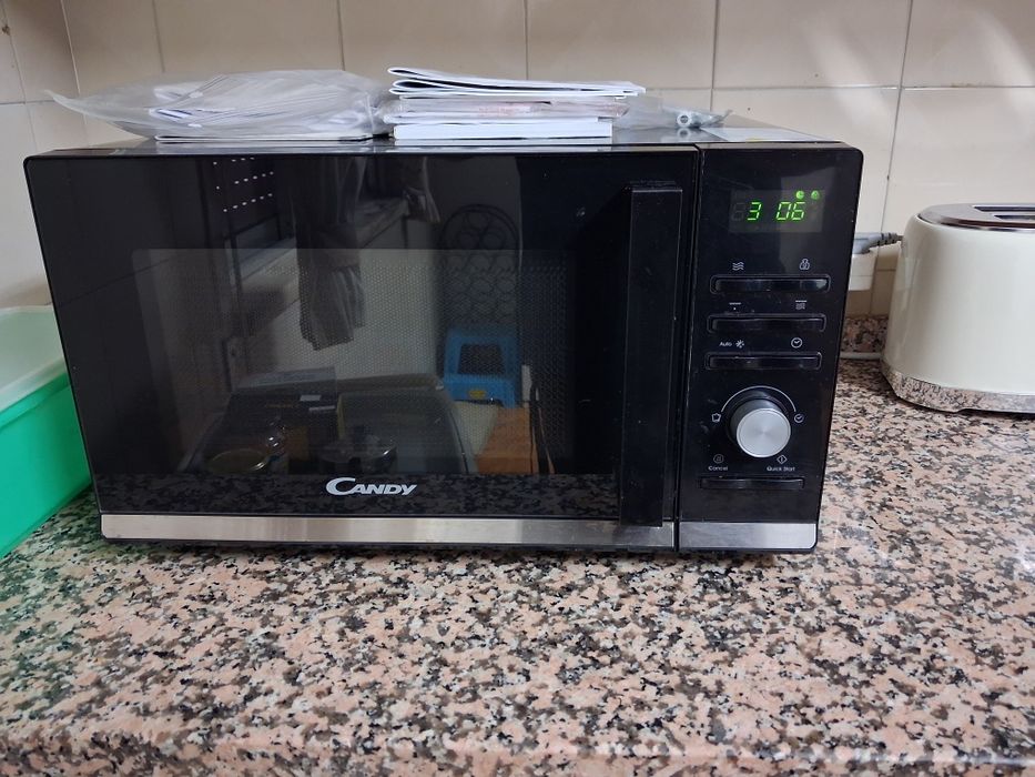 Microondas Candy praticamente novo