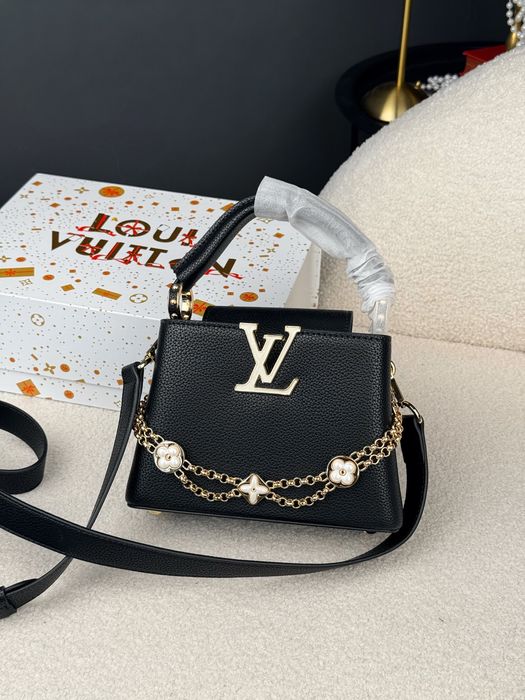 Сумка Louis Vuitton Capucines Black