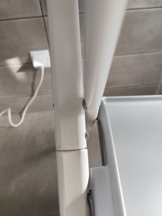 Banheira com muda fraldas em muito bom estado