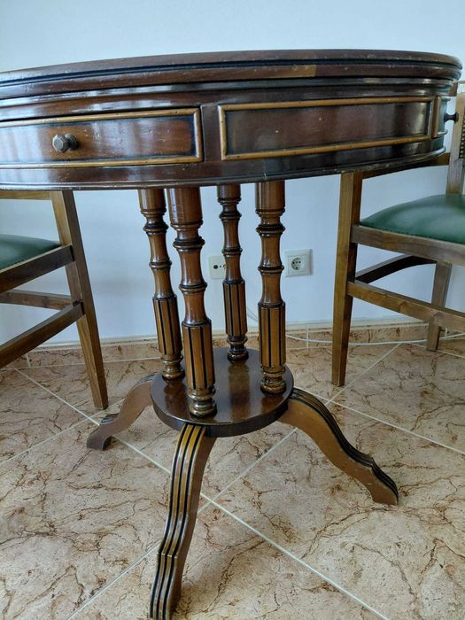 Mesa de jogo e cadeiras em madeira maçica