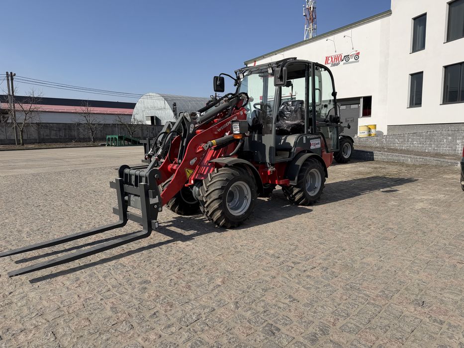 Компактний фронтальний навантажувач Weidemann Hoftrac 1280