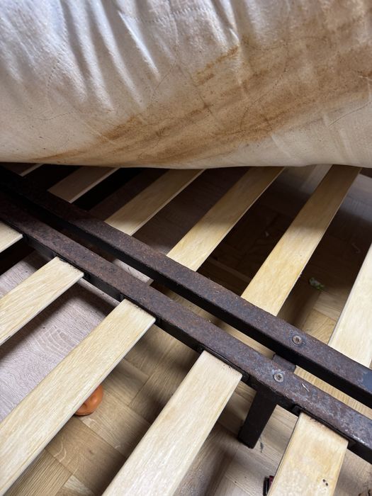 Кровать двуспальная с матрасом