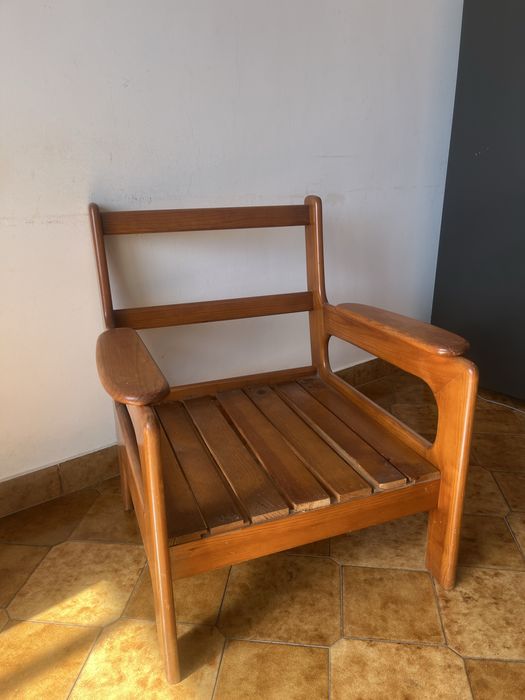 Poltrona em madeira