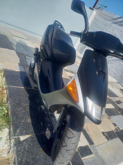 Aprilia sr 50cc excelente estado Pode e deve trazer mecânico