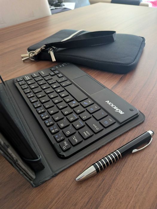 Conjunto- Tablet 8" + Teclado Bluetooth KKmoon + Bolsa Transporte + Caneta (Como novo)