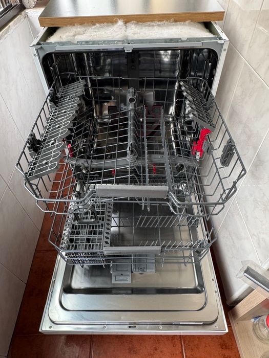 Vendo máquina de lavar loiça Whirlpool PowerClean