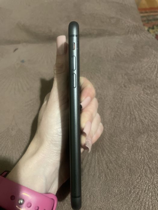 Продам iPhone11 /64 гб цена договорна