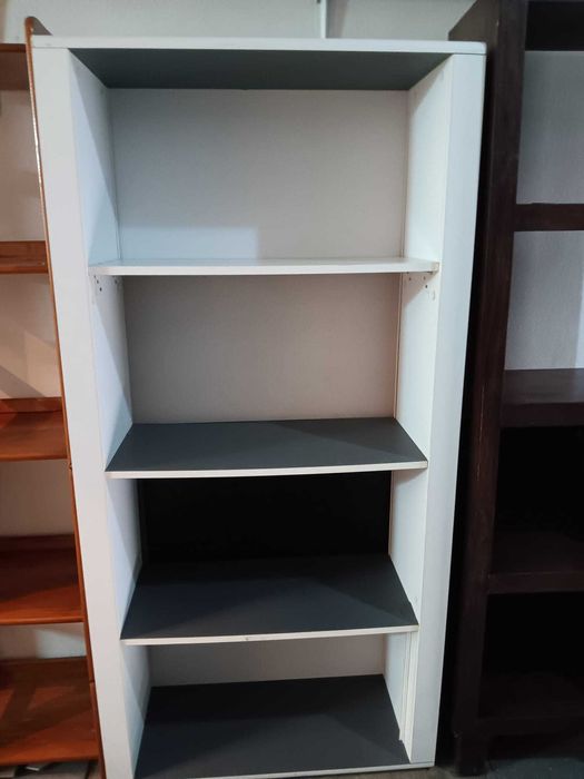 Estante branco para escritório