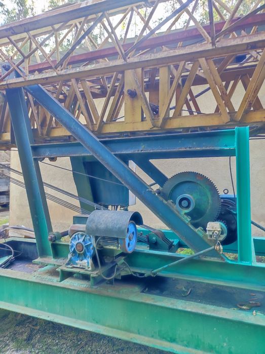 Grua Sigil  auto montante com 18 metros