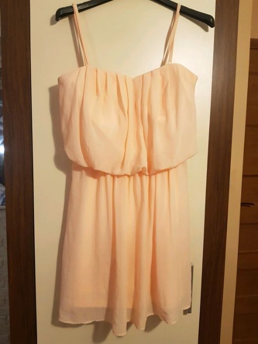 Sukienka brzoskwiniowa