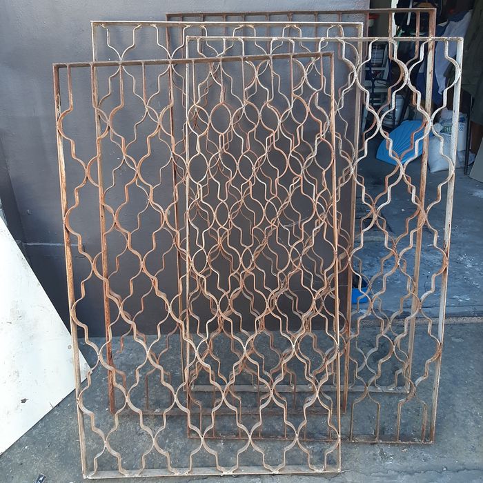 Решетка оконная.  Решетки металлические на окна.  4 шт. Б.У