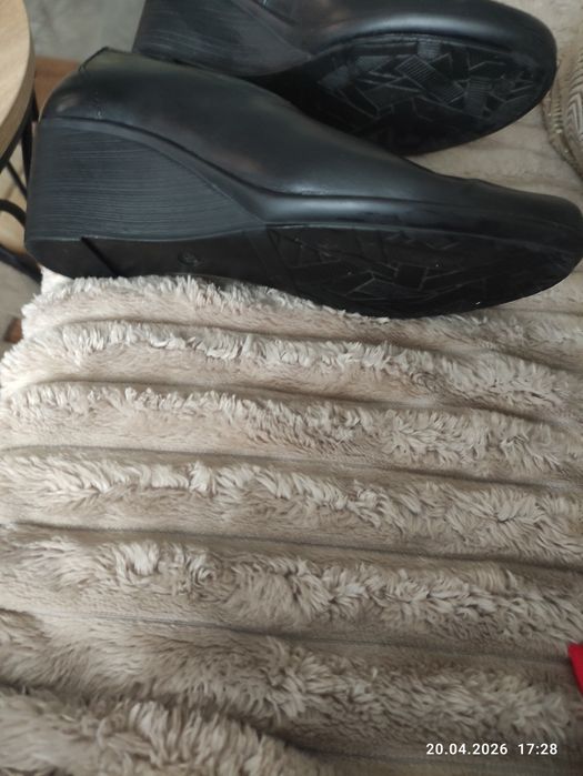 Buty na koturnie Firmy Golik
