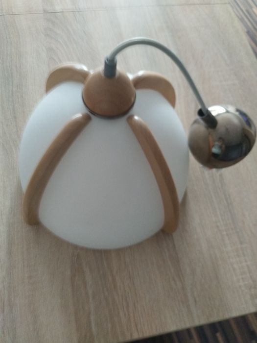 Lampa wiszaca biała