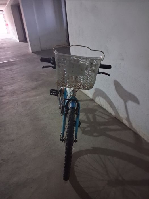 Vendo bicicleta  menina  b'twin