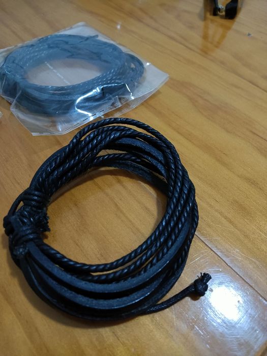 Pulseiras em pele (todas)