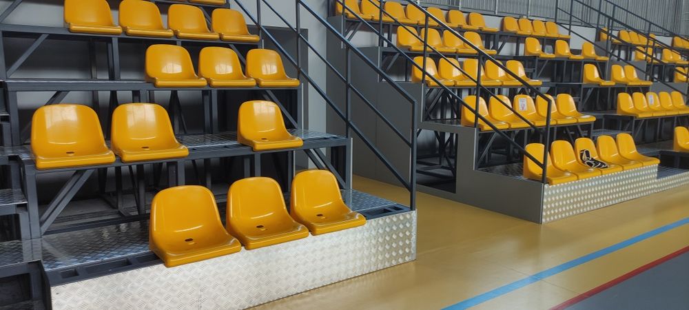 Сидіння стадионні.взивані з дефектами.