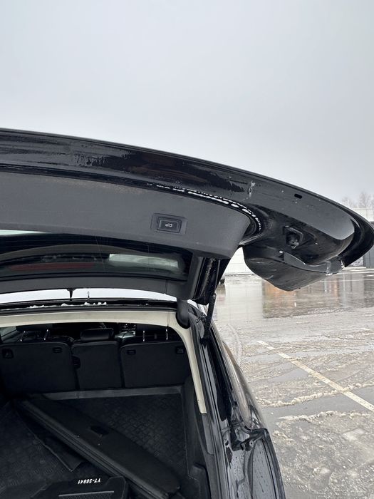 Автомабіль в хорошому стані свіжо пригнаний