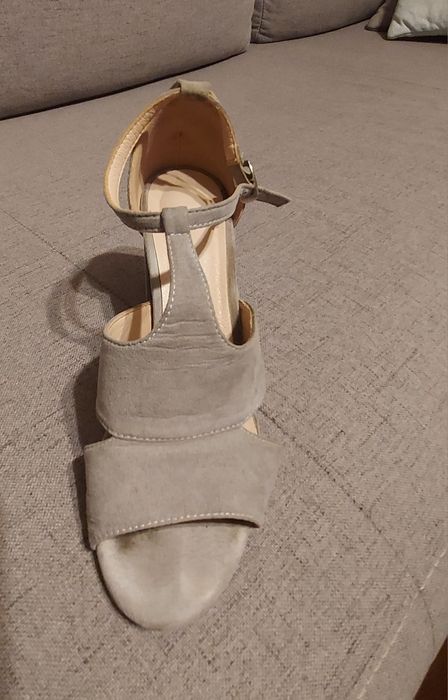 Sandałki na słupku